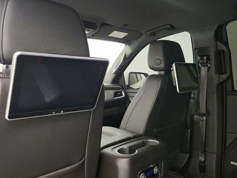 Used 2021 Chevrolet Suburban LT w/ Luxury Package RWD image 19