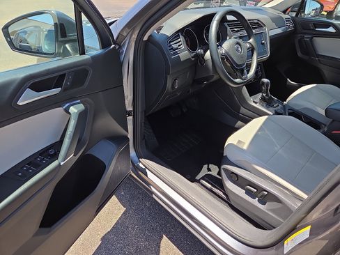 Used 2020 Volkswagen Tiguan SE AWD/4WD image 11
