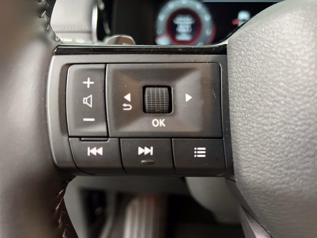 Used 2026 Nissan Pathfinder SL FWD image 50