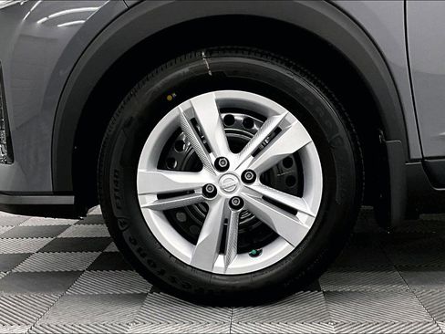 New 2025 Nissan Kicks Play S FWD image 12