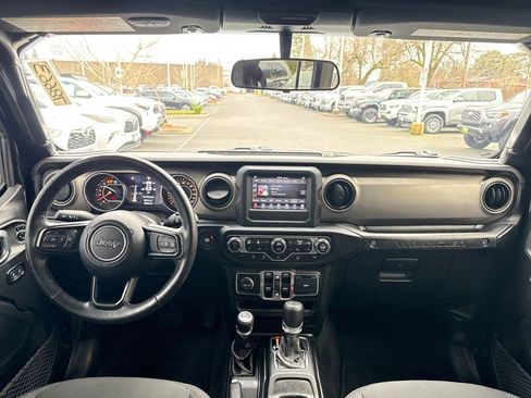 Used 2020 Jeep Wrangler Unlimited Sport image 15