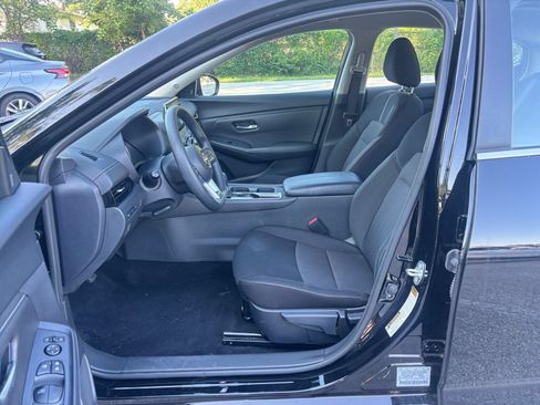Used 2025 Nissan Sentra SV FWD image 21