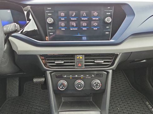Used 2022 Volkswagen Taos SE FWD image 19