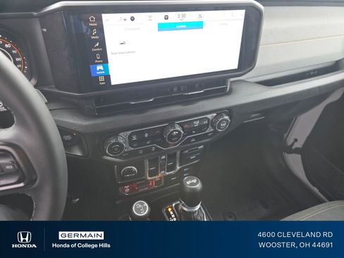 Used 2025 Jeep Wrangler Willys image 34