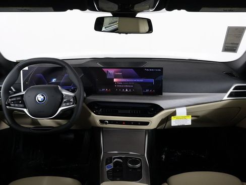 New 2026 BMW i4 eDrive40 w/ Parking Assistance Package RWD image 4