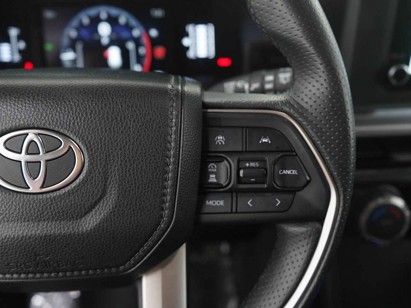Used 2025 Toyota 4Runner SR5 AWD/4WD image 25