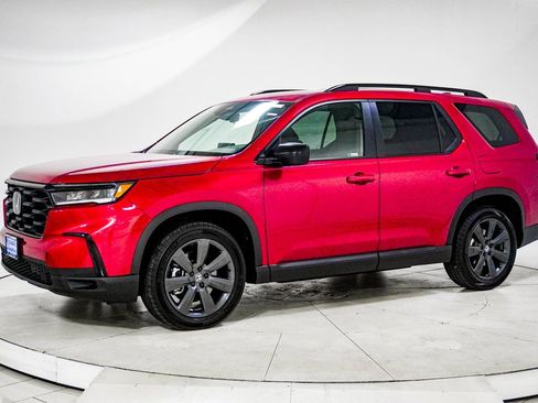 Certified 2025 Honda Pilot Sport image 4
