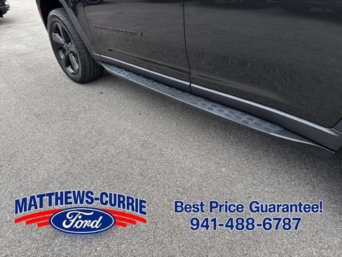 Used 2023 Jeep Grand Cherokee L Limited w/ Luxury Tech Group II AWD/4WD image 17