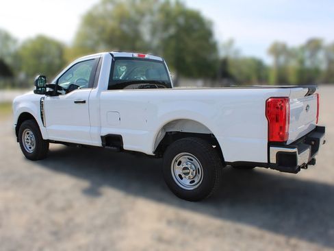Used 2025 Ford F250 XL w/ XL Chrome Package image 4