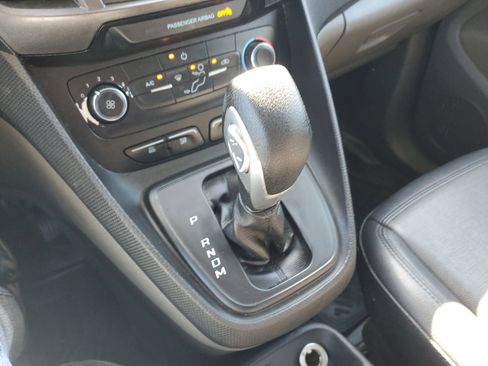 Used 2020 Ford Transit Connect XL image 29