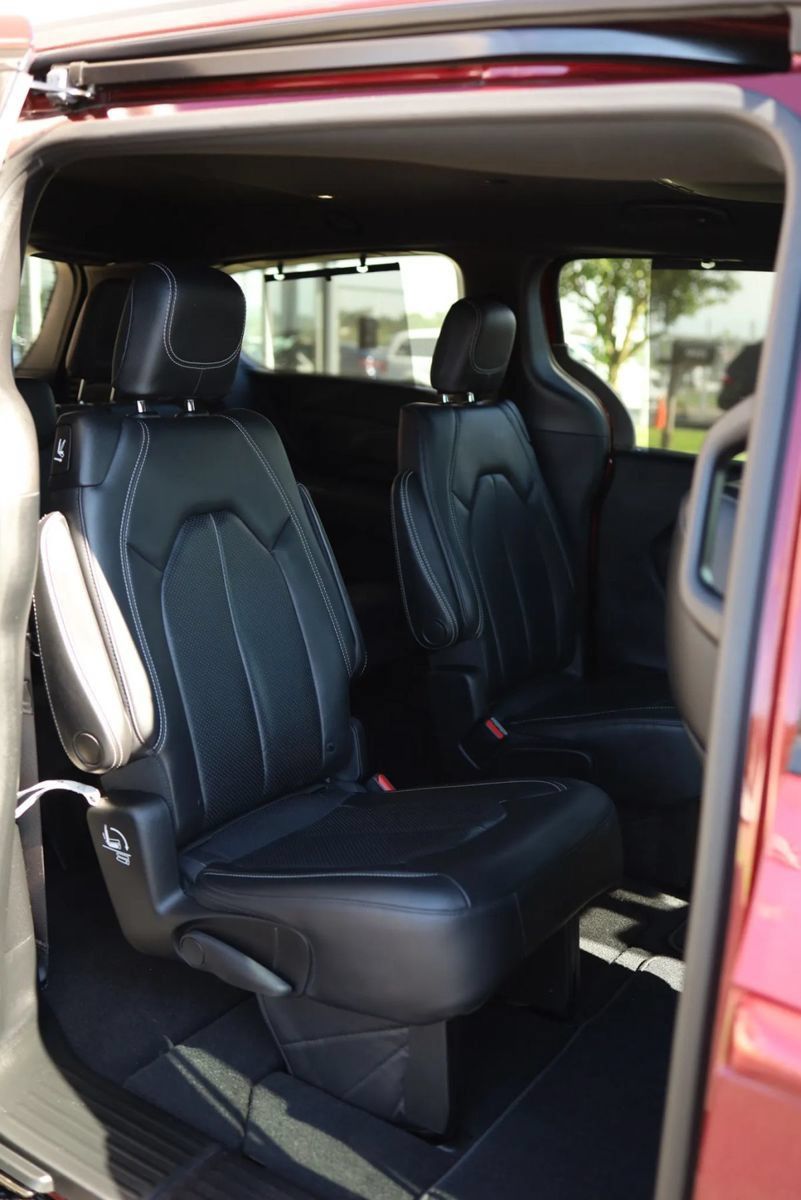 Used 2019 Chrysler Pacifica Touring-L w/ Advanced Safetytec Group FWD image 41