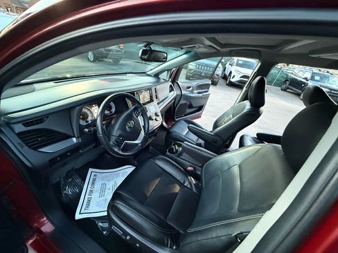 Used 2015 Toyota Sienna SE Premium image 25