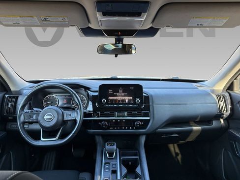 Used 2025 Nissan Pathfinder SV image 3