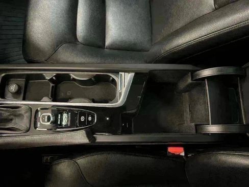 Used 2017 Volvo XC90 T5 Momentum w/ Vision Package image 24