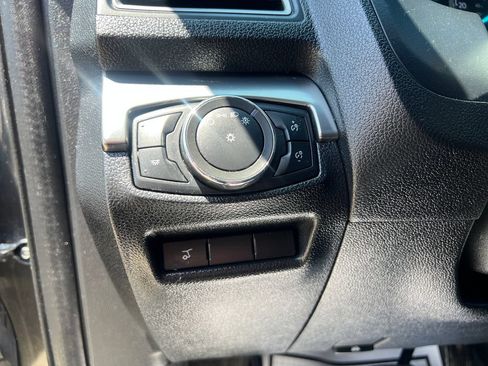 Used 2018 Ford Explorer XLT w/ Equipment Group 202A AWD/4WD image 17