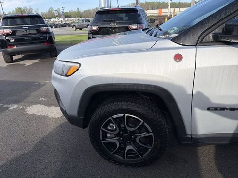 Used 2025 Jeep Compass Trailhawk w/ Trailhawk Elite Group AWD/4WD image 11
