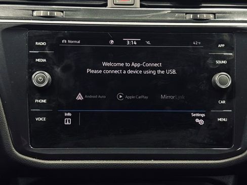 Used 2022 Volkswagen Tiguan SE R-Line image 34