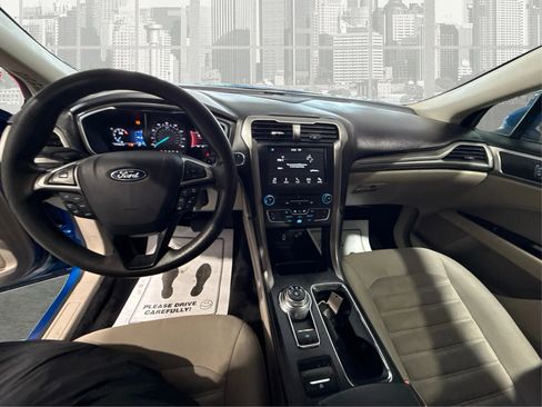 Used 2017 Ford Fusion SE w/ Fusion SE Technology Package image 21