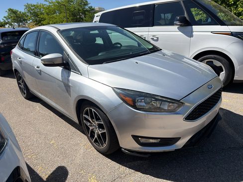 Used 2018 Ford Focus SEL w/ Cold Weather Package FWD image 7