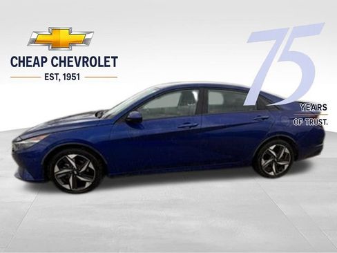 Used 2023 Hyundai Elantra SEL w/ Convenience Package FWD image 3