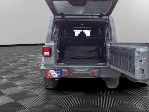 Used 2021 Jeep Wrangler Unlimited Sahara image 14