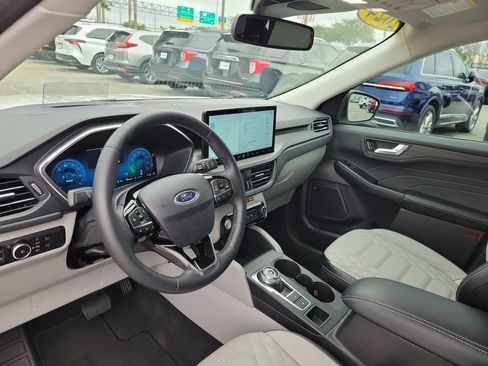 Certified 2024 Ford Escape SE w/ PHEV Premium Package image 7