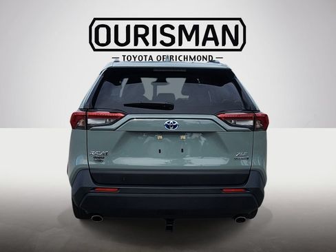 Used 2022 Toyota RAV4 XLE Premium AWD/4WD image 6
