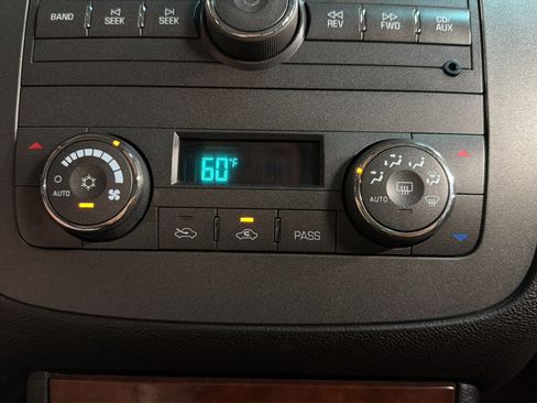 Used 2008 Buick Lucerne CXS FWD image 28