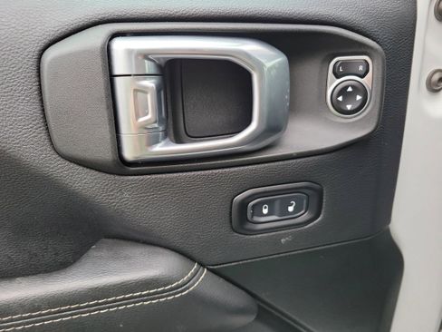 Used 2021 Jeep Gladiator Overland image 18