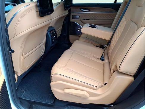 Used 2025 Jeep Grand Cherokee L Summit AWD/4WD image 16