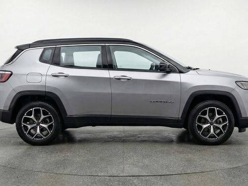 Used 2025 Jeep Compass Limited image 11