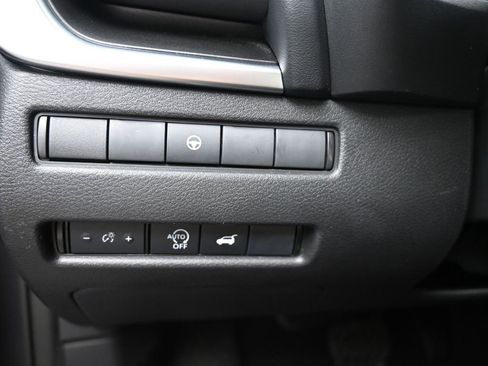 Used 2025 Nissan Rogue SV image 20