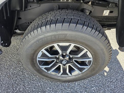 Used 2020 Toyota Tacoma TRD Sport image 47