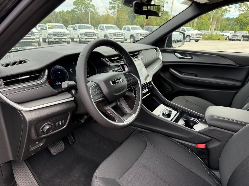 New 2027 Jeep Grand Cherokee Laredo AWD/4WD image 21