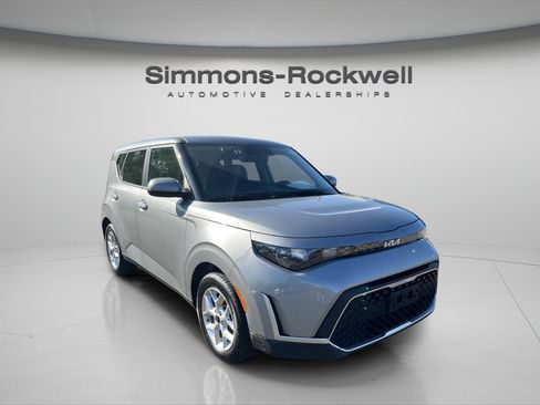 Used 2025 Kia Soul LX w/ LX Technology Package FWD image 7