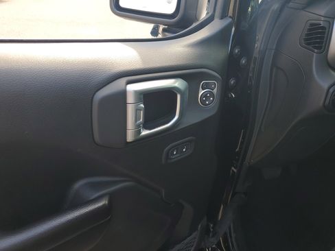 Used 2021 Jeep Gladiator Sport image 15