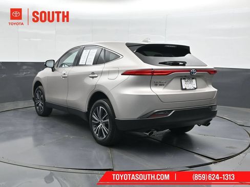 Used 2023 Toyota Venza LE AWD/4WD image 8
