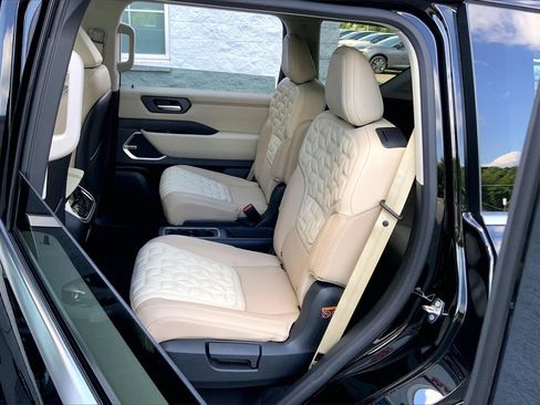 New 2025 Nissan Armada Platinum Reserve image 10