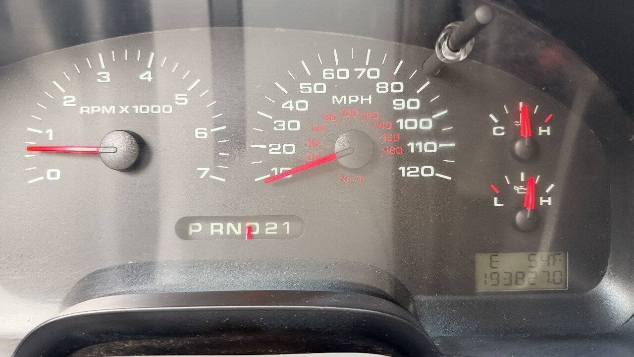 Used 2005 Ford F150 XLT AWD/4WD image 13