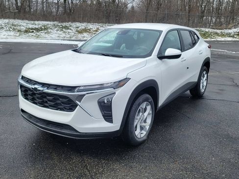 New 2026 Chevrolet Trax LS w/ LS Convenience Package FWD image 5