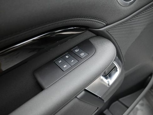New 2025 Land Rover Discovery S AWD/4WD image 21