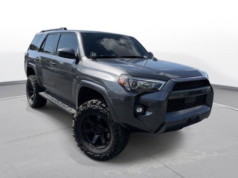 Used 2022 Toyota 4Runner SR5 RWD image 4