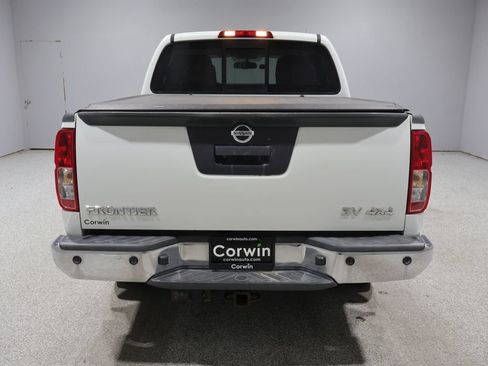 Used 2015 Nissan Frontier SV w/ SV Value Truck Package AWD/4WD image 3
