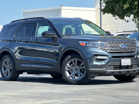 Used 2023 Ford Explorer XLT w/ Equipment Group 202A RWD image 2