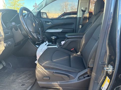 Used 2019 Chevrolet Colorado LT w/ LT Convenience Package image 6