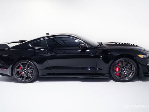 Used 2021 Ford Mustang Shelby GT500 w/ Carbon Fiber Track Pack RWD image 4