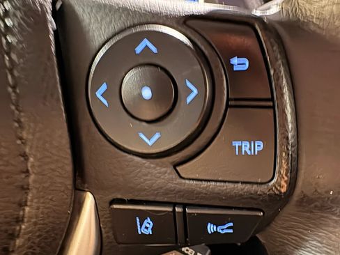 Used 2018 Toyota Corolla SE FWD image 22