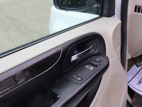 Used 2016 Dodge Grand Caravan SE w/ Quick Order Package 29E SE FWD image 13