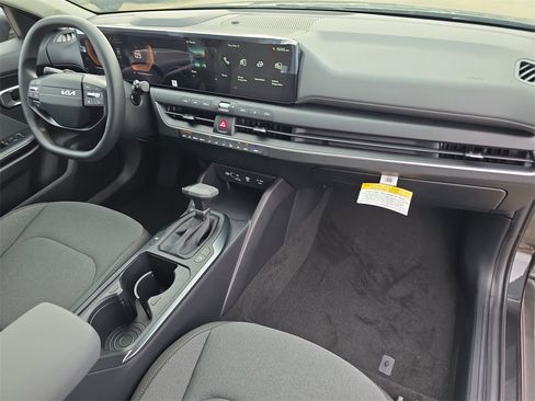 New 2025 Kia K4 LXS image 13