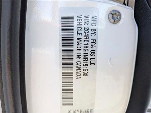 Used 2022 Chrysler Pacifica Touring-L image 14